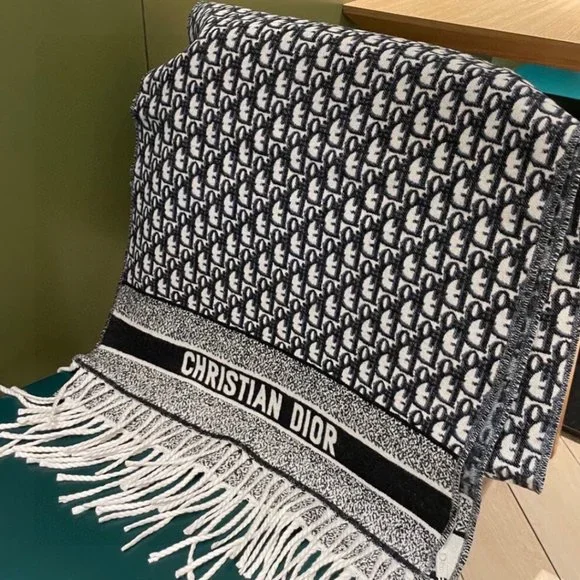 Dior Shawls: The Perfect Accessory for Every Outfit